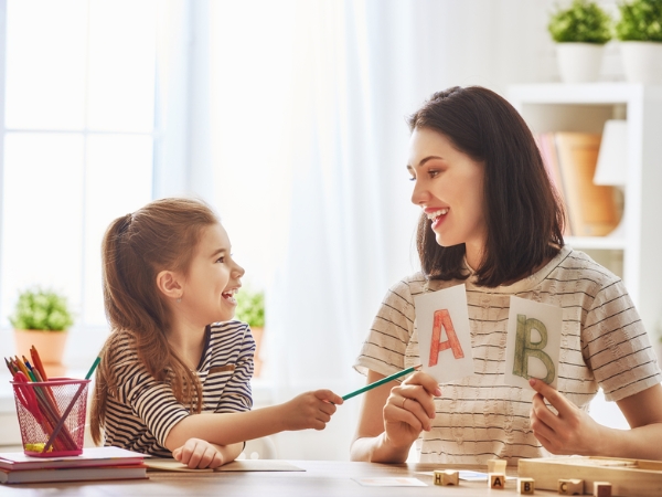 Bé Phát Âm Chuẩn Quốc Tế
